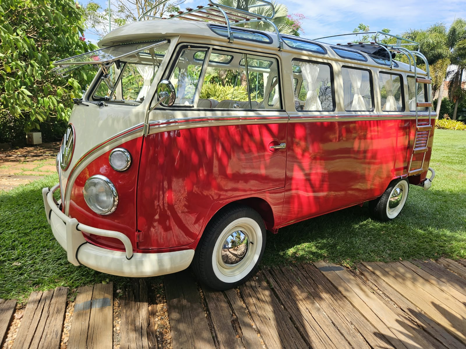 Location--Brazil--Condition--excellent--Stock--8833--YEAR--1974--Body-Style--VW-T1-split-window-bus-samba-replica---Ext-Color--red--Additional-Info--Just-restored-VW-split-window-bus-samba-replica